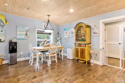 Dining - 7631 Petersen Pt Rd, Milton, FL 32583 photo 4 of 4