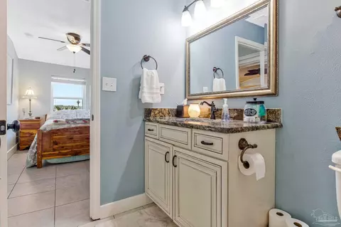 Bath - 7631 Petersen Pt Rd, Milton, FL 32583 photo 4 of 5