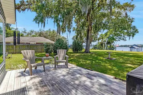 Exterior - 7631 Petersen Pt Rd, Milton, FL 32583 photo 6 of 18