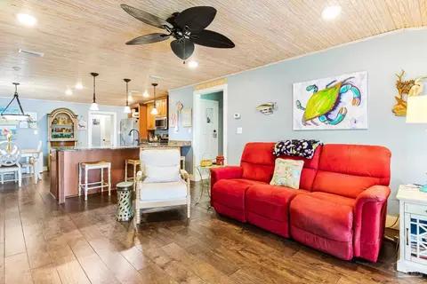 Living - 7631 Petersen Pt Rd, Milton, FL 32583 photo 4 of 6