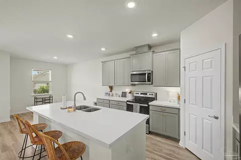 Kitchen - 4166 Upper Walk Ln, Milton, FL 32583 photo 6 of 7