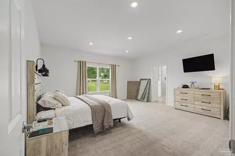 Bedroom - 4166 Upper Walk Ln, Milton, FL 32583 photo 1 of 10