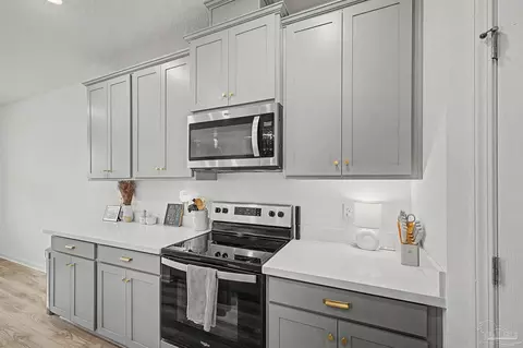 Kitchen - 4166 Upper Walk Ln, Milton, FL 32583 photo 3 of 7