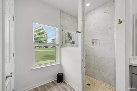 Entry Way - 4166 Upper Walk Ln, Milton, FL 32583 photo 6 of 14
