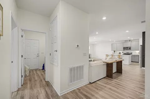 Entry Way - 4166 Upper Walk Ln, Milton, FL 32583 photo 9 of 14