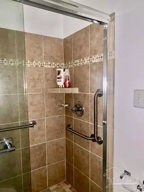 Bath - 5116 Seagull Dr, Pace, FL 32571 photo 3 of 8