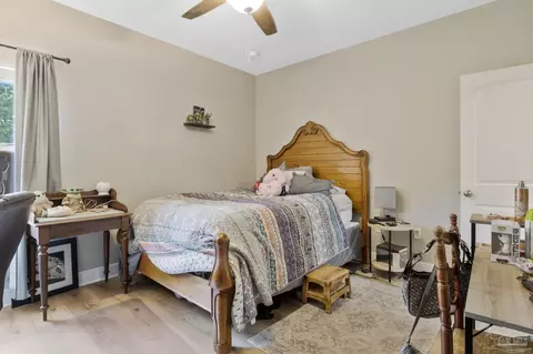 Bedroom - 6771 Cotter Dr, Milton, FL 32570 photo 3 of 6