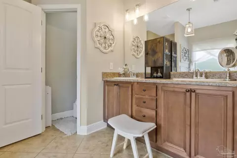 Bath - 6771 Cotter Dr, Milton, FL 32570 photo 2 of 3