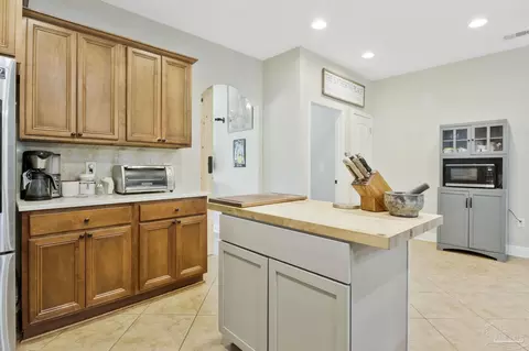 Kitchen - 6771 Cotter Dr, Milton, FL 32570 photo 4 of 4
