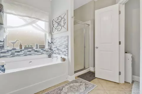 Bath - 6771 Cotter Dr, Milton, FL 32570 photo 3 of 3