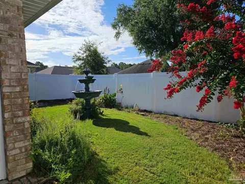 Exterior - 3881 Throne Ct, Milton, FL 32583 photo 2 of 7