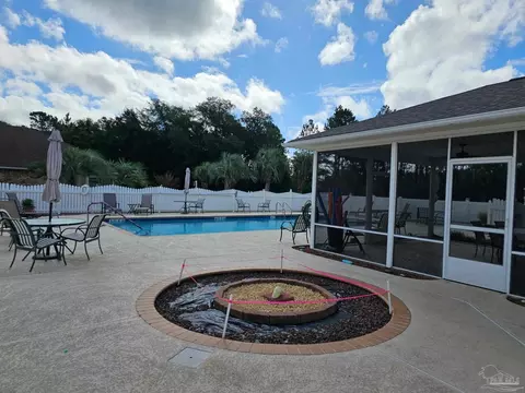Exterior - 3881 Throne Ct, Milton, FL 32583 photo 6 of 7