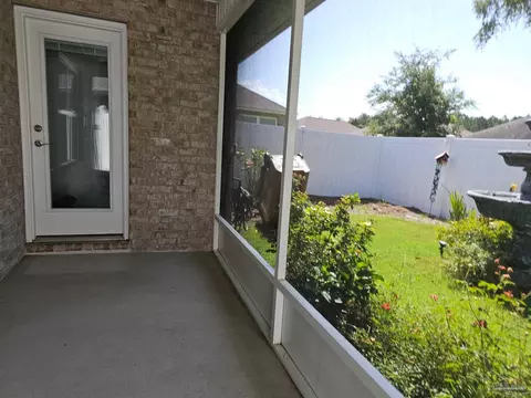Exterior - 3881 Throne Ct, Milton, FL 32583 photo 4 of 7