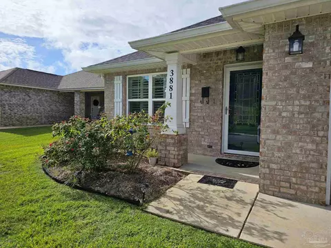 Exterior - 3881 Throne Ct, Milton, FL 32583 photo 1 of 7