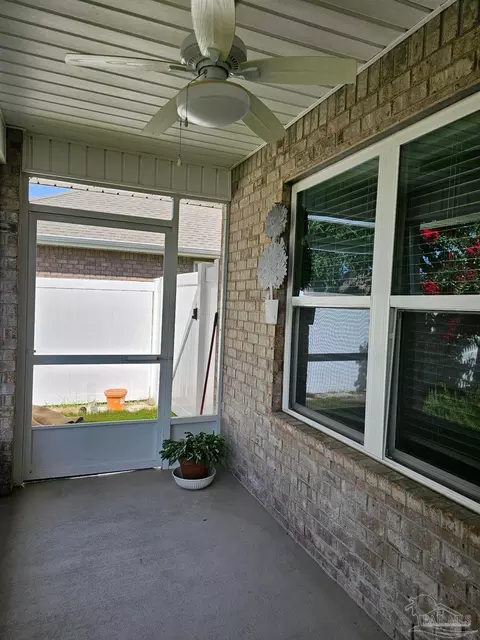 Exterior - 3881 Throne Ct, Milton, FL 32583 photo 3 of 7