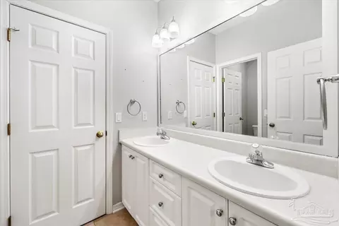 Bath - 5403 Stafford Cir, Pace, FL 32571 photo 4 of 8
