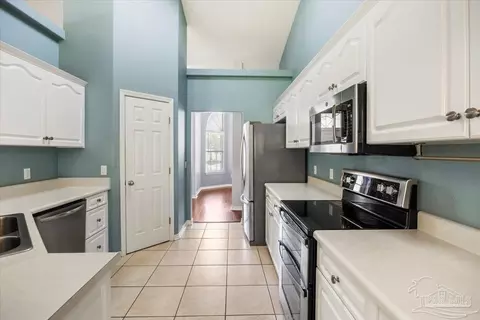 Entry Way - 5403 Stafford Cir, Pace, FL 32571 photo 4 of 6