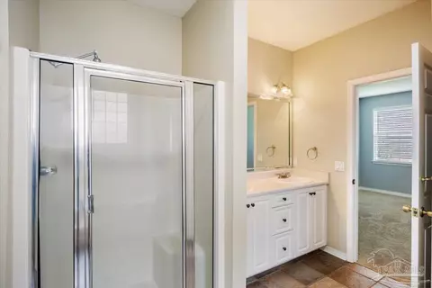 Bath - 5403 Stafford Cir, Pace, FL 32571 photo 3 of 8