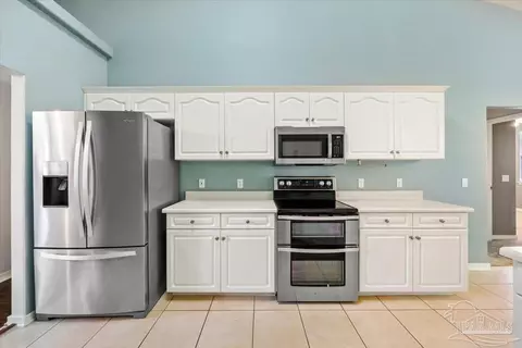Kitchen - 5403 Stafford Cir, Pace, FL 32571 photo 2 of 4