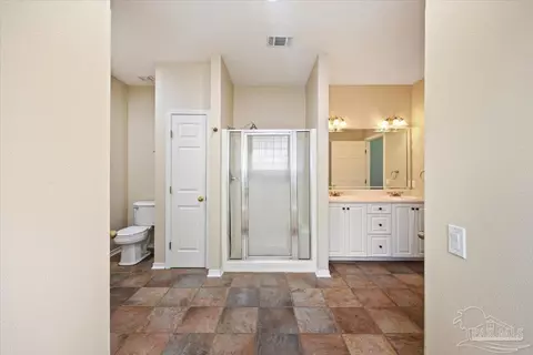 Bath - 5403 Stafford Cir, Pace, FL 32571 photo 2 of 8