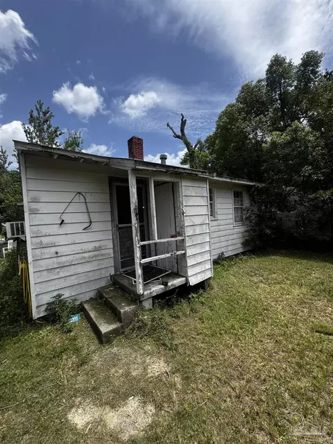 404 Frisco Rd, Pensacola, FL 32507