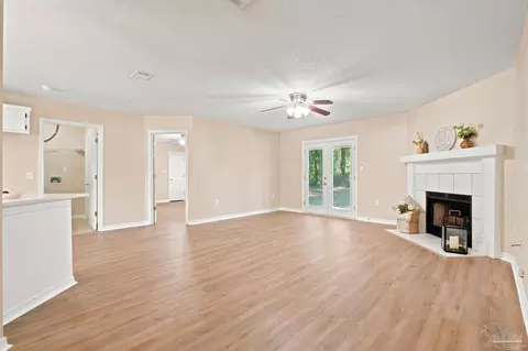 Living - 5708 Bronco Pl, Milton, FL 32570 photo 2 of 6