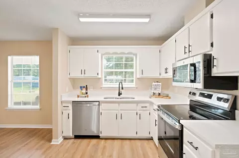 Kitchen - 5708 Bronco Pl, Milton, FL 32570 photo 2 of 2