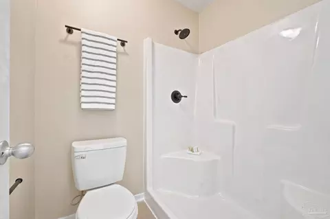 Bath - 5708 Bronco Pl, Milton, FL 32570 photo 2 of 4