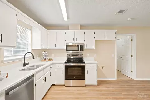 Kitchen - 5708 Bronco Pl, Milton, FL 32570 photo 1 of 2