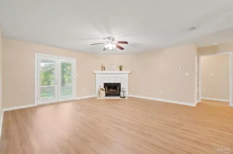 Living - 5708 Bronco Pl, Milton, FL 32570 photo 5 of 6