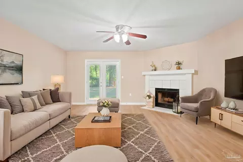 Living - 5708 Bronco Pl, Milton, FL 32570 photo 4 of 6
