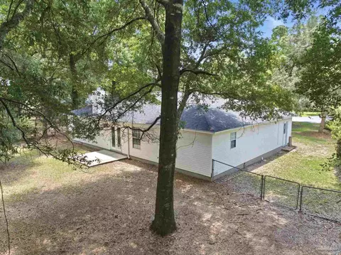 Exterior - 5708 Bronco Pl, Milton, FL 32570 photo 7 of 11