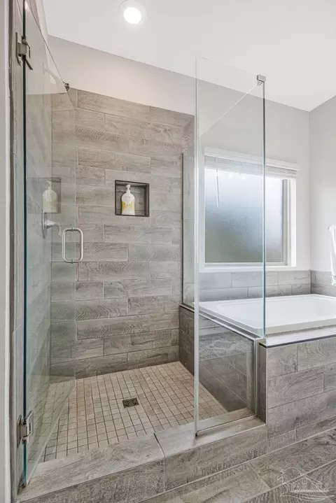 Bath - 6118 Cherry Hill Cir, Pace, FL 32571 photo 4 of 7