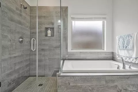 Bath - 6118 Cherry Hill Cir, Pace, FL 32571 photo 3 of 7