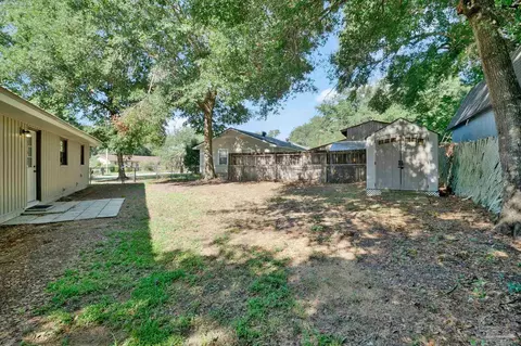 Exterior - 6480 Cypress St, Milton, FL 32570 photo 7 of 11