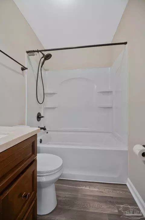 Bath - 6480 Cypress St, Milton, FL 32570 photo 1 of 3