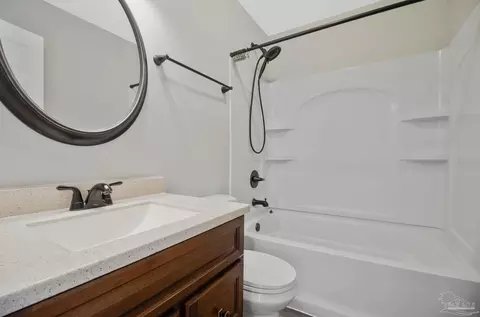 Bath - 6480 Cypress St, Milton, FL 32570 photo 3 of 3