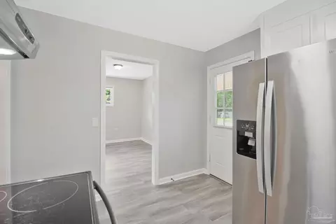 Entry Way - 6480 Cypress St, Milton, FL 32570 photo 2 of 3