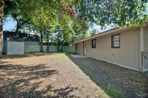 Exterior - 6480 Cypress St, Milton, FL 32570 photo 6 of 11