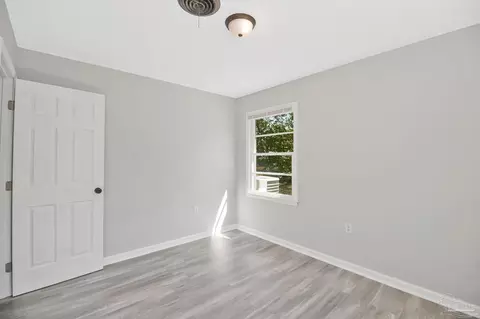 Bedroom - 6480 Cypress St, Milton, FL 32570 photo 3 of 5