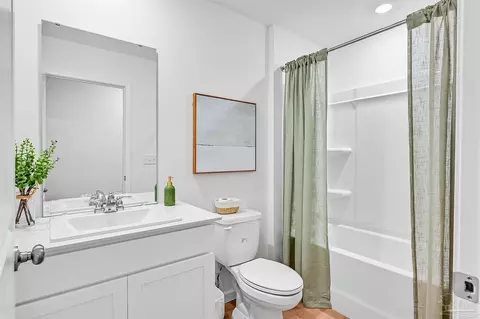 Bath - 6501 Buckthorn Cir #7J, Pace, FL 32571 photo 6 of 6