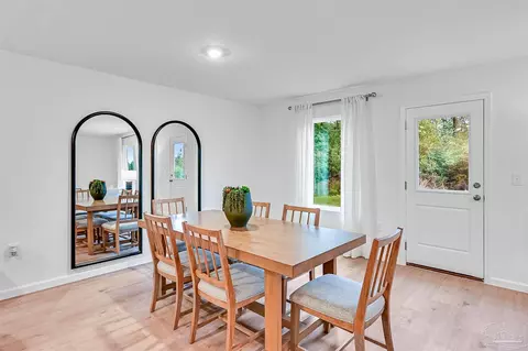 Dining - 6501 Buckthorn Cir #7J, Pace, FL 32571 photo 6 of 6