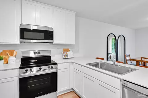 Kitchen - 6501 Buckthorn Cir #7J, Pace, FL 32571 photo 4 of 6