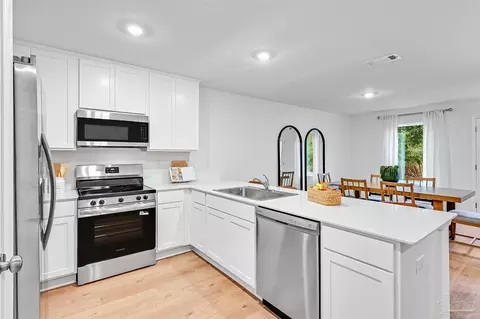Kitchen - 6501 Buckthorn Cir #7J, Pace, FL 32571 photo 6 of 6