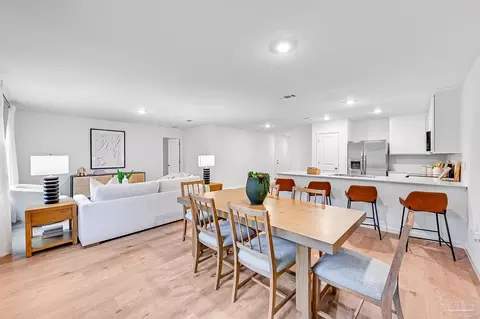 Dining - 6501 Buckthorn Cir #7J, Pace, FL 32571 photo 4 of 6