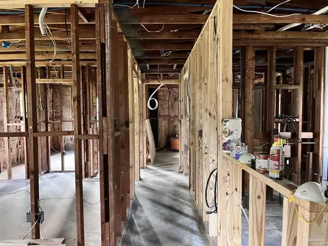 Entry Way - 6466 Skyline Dr, Milton, FL 32570 photo 2 of 4