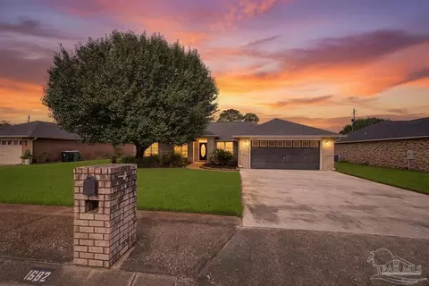 1682 Beachside Dr, Pensacola, FL 32506