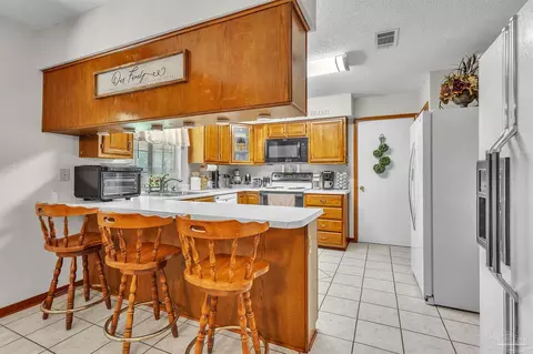 Kitchen - 3418 Bo Peg Rd, Cantonment, FL 32533 photo 3 of 3