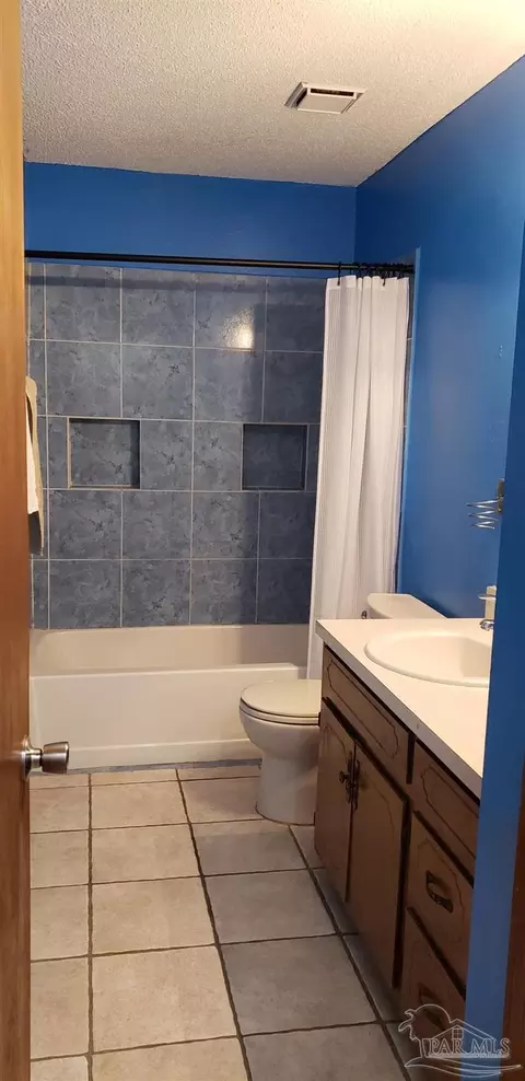 Bath - 4200 Sablan Ln, Milton, FL 32583 photo 2 of 2