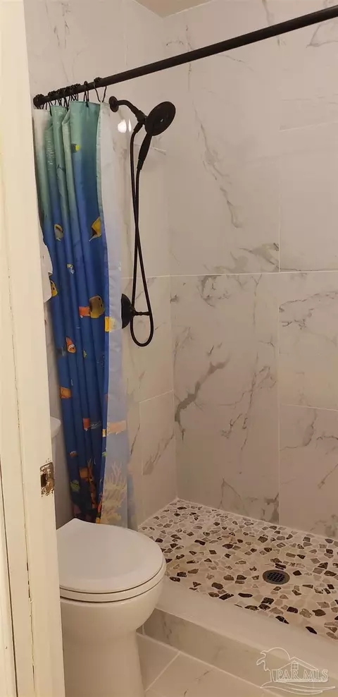 Bath - 4200 Sablan Ln, Milton, FL 32583 photo 1 of 2